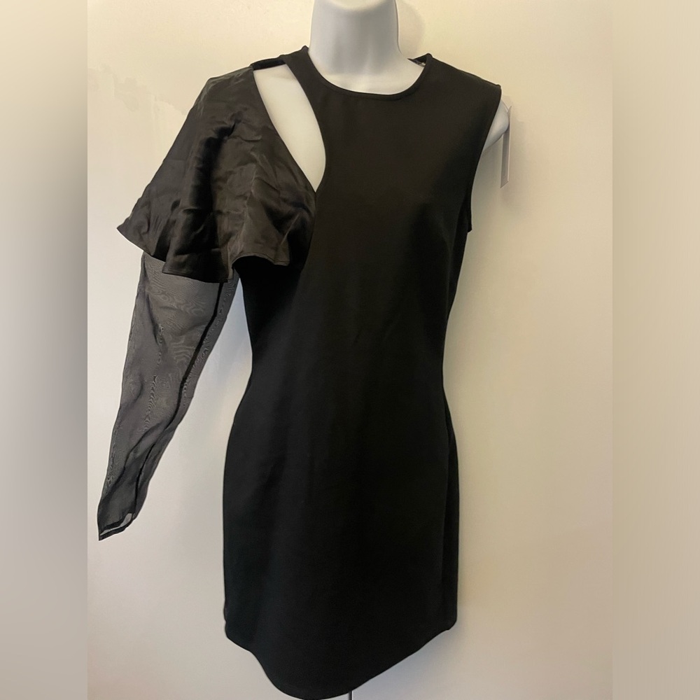 NWT Donna Mizani black one sleeve body on mini dress
Size small